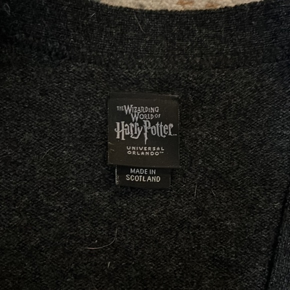 Universal studios wool Gryffendor cardigan - Picture 2 of 4